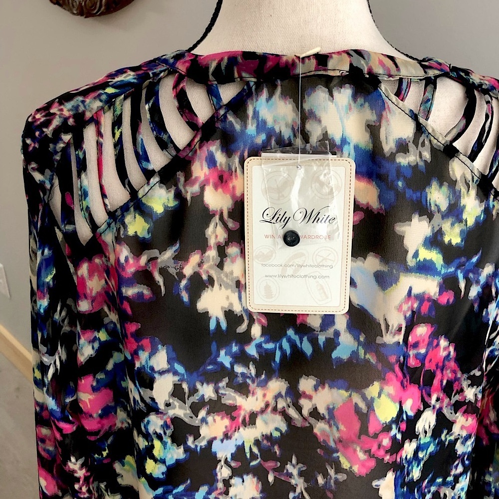 NEW! Black Edgy Caged Shoulder Whimseygoth Floral Top Size XL - Picture 8 of 12